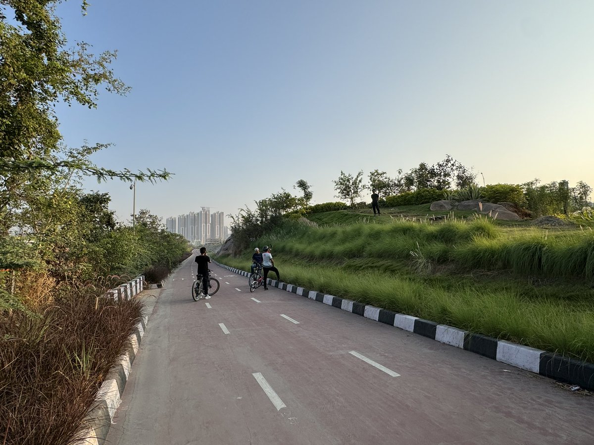 SarikaPanda's tweet photo. Had a wonderful experience cycling with few friends in the newly built cycle track in Hyderabad today. Thanks to @sselvan @Ravi_1836 @HydcyclingRev the vibrant cycling community. Kudos to the city for promoting a healthier and greener lifestyle! 🌳 #ActiveCommuting 🚲 https://t.co/DSuFpaMzHh