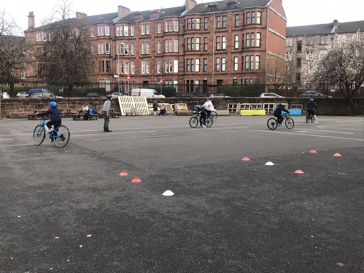 The cycling phenomenon continues at Ibrox 🚲 @WomenonWheels_ are busy after school on a Tuesday working with families. It’s really lovely to see the skills & confidence of chn & adults grow 🫶 Our very own Ms Gillespie is taking part 👏 #TeamIbrox @JHemminsgley @MsWhiteheadIPS