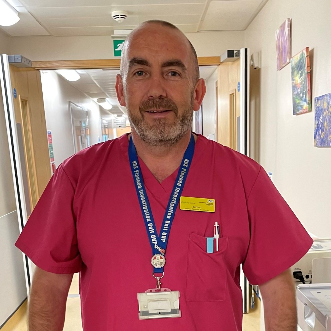 From a zero-hours contract in a factory to a long-standing career and dedicated service in the NHS, Simon is a great advocate for starting a Degree Apprenticeship: ow.ly/55PC50QJcei #LoveOurColleges #CollegesWeek2024