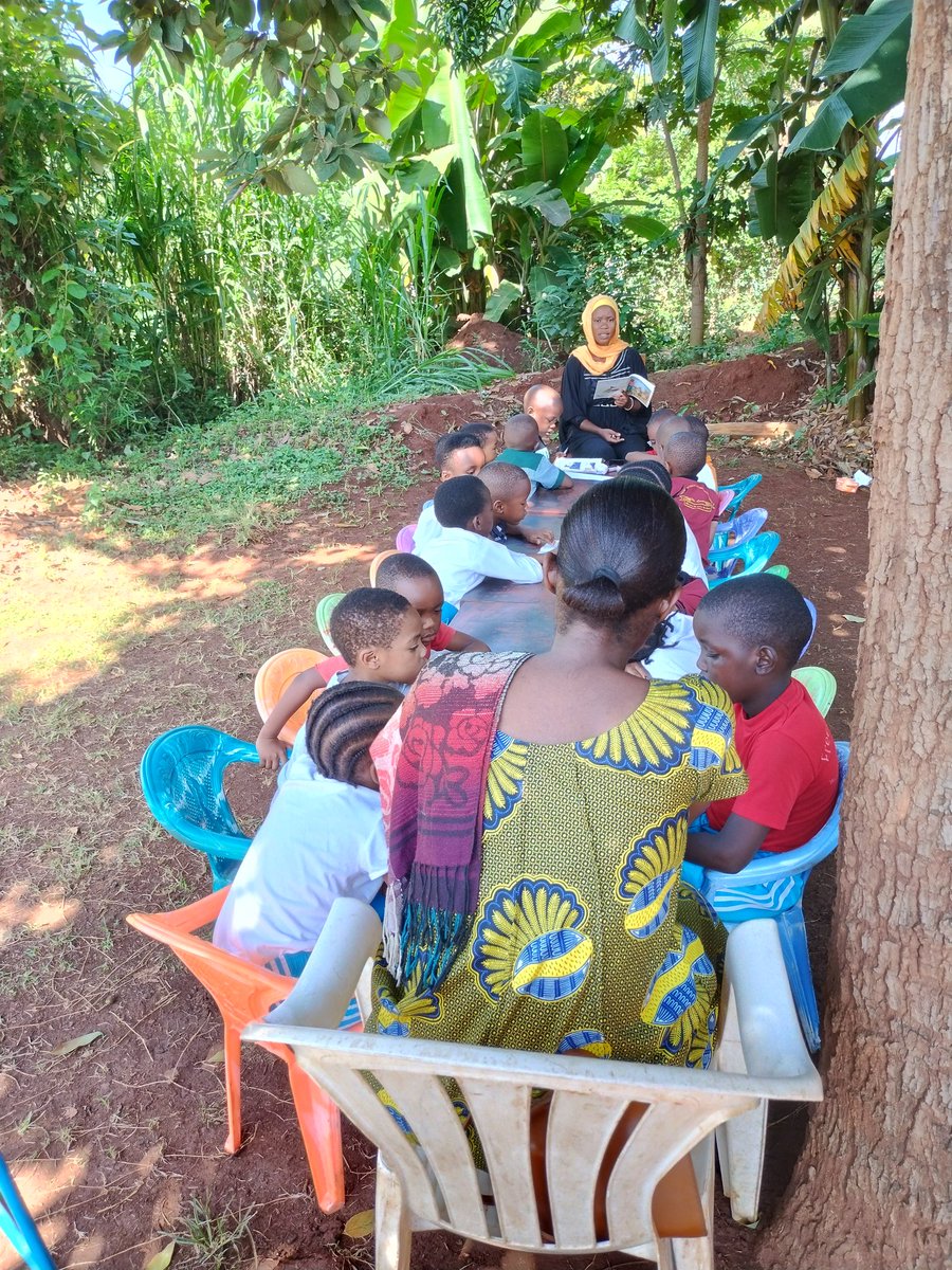 FreeGenerationA's tweet photo. Every Friday we only have a reading session..
This is to help them improve their reading skills and words pronunciation..!
Later in afternoon sports and Games takes place also this includes painting 🖌️ session..
#TheChangesTeam
#thehouseofchanges
#WeBelieveInChanges https://t.co/BQ3jQgYHQr