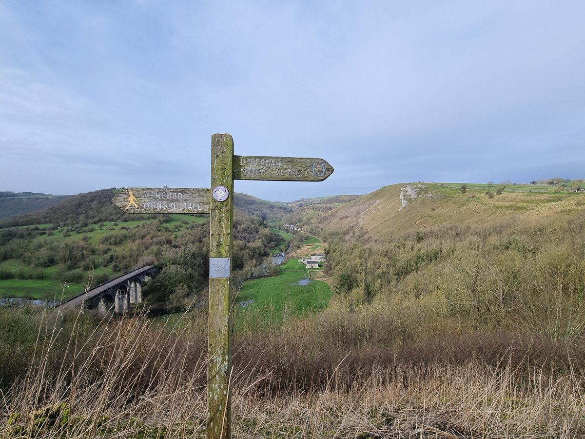 A classic from yesterday for @FingerpostFri #FingerpostFriday The view at Monsal Head a justifiable distraction. @peakdistrict