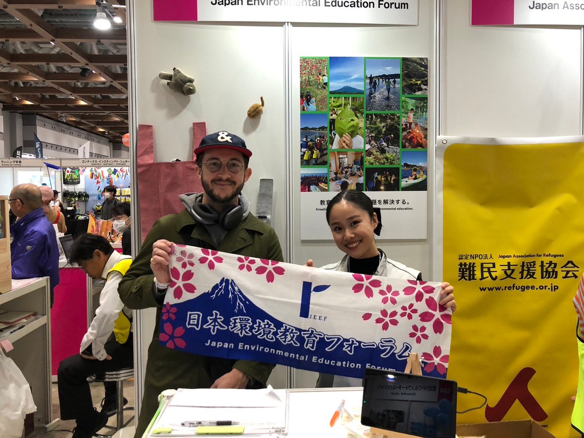 NGO_JEEF's tweet photo. 東京マラソンEXPO 2024　開催中！
本日もアスリートビブスを受け取ったチャリティランナーの皆さんがJEEFのチャリティブースを訪れてくださいました！JEEFの活動にご支援いただきありがとうございます！
#東京マラソンEXPO #東京マラソン2024 #RUNwithHEART #JEEF https://t.co/9tgdyK30Pz