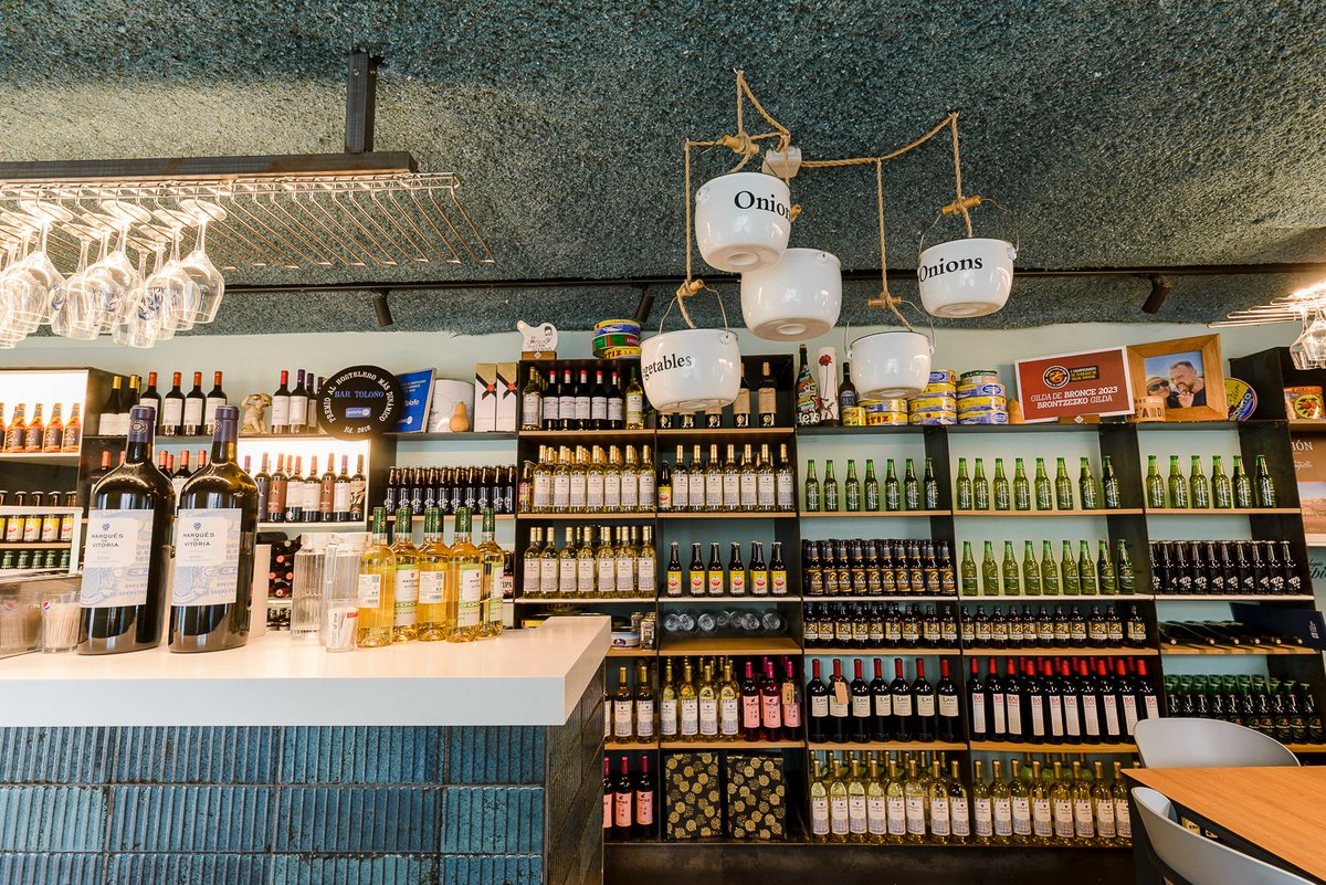 bareltoloño (@bareltolono) on Twitter photo Entrar aquí es una tentación...Encontrarás vinos de los buenos para todos los paladares 😉 #Colmado #bar #bartoloño #vino #vinos #wines #redwine #larioja #gourmet #vitoriagasteiz Entrar aquí es una tentación...Encontrarás vinos de los buenos para todos los paladares 😉 #Colmado #bar #bartoloño #vino #vinos #wines #redwine #larioja #gourmet #vitoriagasteiz
