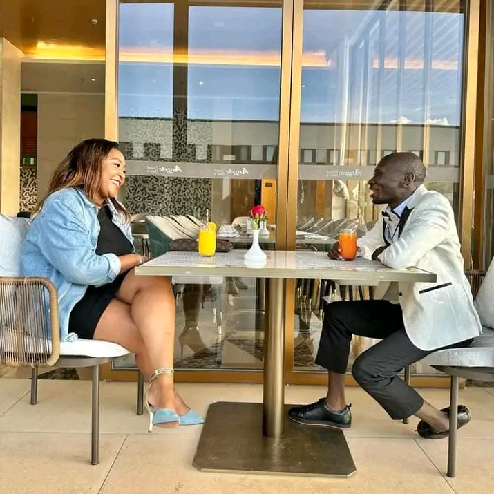 SignsTvKenya's tweet image. Light moment as media personality Betty Kyalo goes on a dinner date with musician Stevo Simpleboy
#BettyKyalo #Stevosimpleboy #Aoko #PresidentSamiaSuluhuHassan #MosesKuria #cabinetreshuffle #MorganFreeman #LSKElections