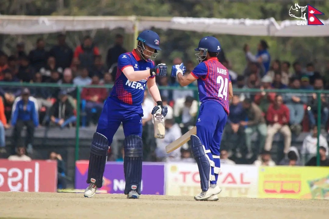 🚨Innings Break🚨
Nepal scored 180 runs for loss of 8 wkts against Namibia. 

~ Namibia requires 181 runs to win 🇳🇵🇳🇦

~ Nepal delivers an exceptional batting performance!
✅Kushal Malla scores 55 runs in 37 balls.
✅Aarif Sheikh adds 31 runs in 24 balls.

#NEPvNAM #NepalCricket