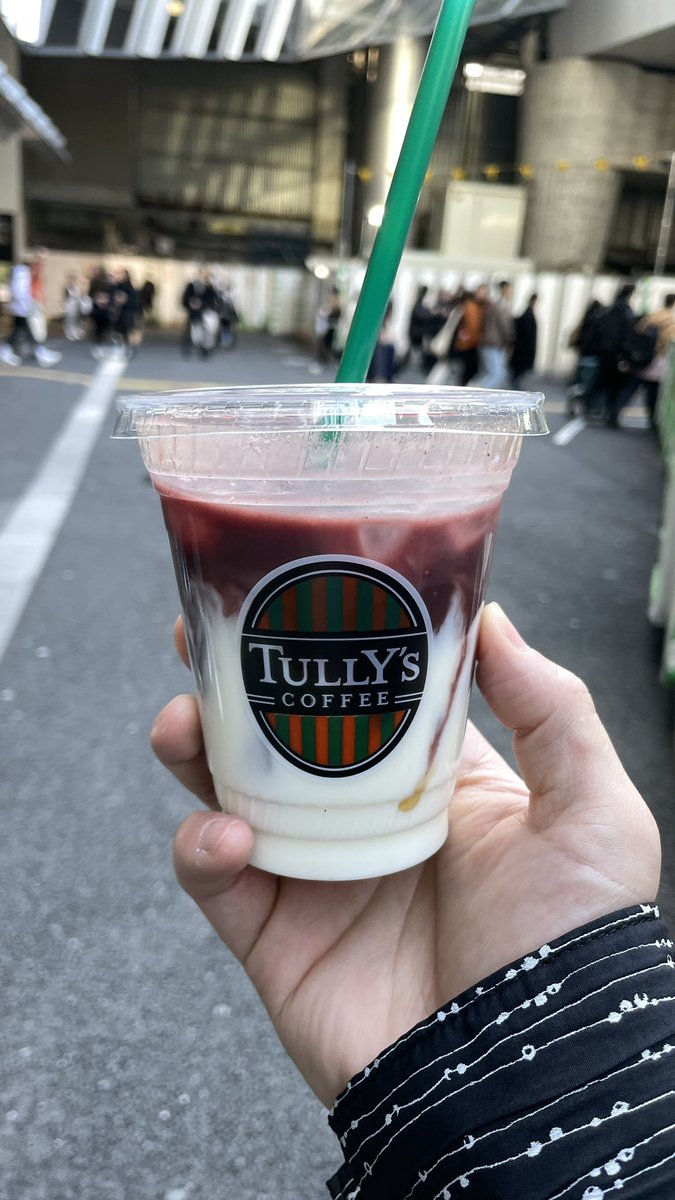 uryo1112's tweet photo. Xでバズってるタリーズのヨーグルトアサイー氷少なめ蜂蜜トッピング！
美味しすぎて一瞬でなくなる！！！ https://t.co/oJd15zgAGs