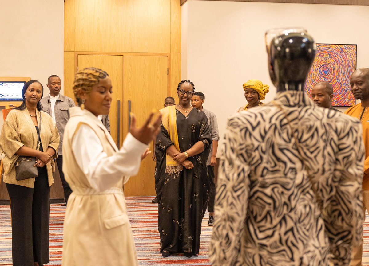 izubaa1's tweet photo. Dear X, we are now back with a very exciting news to share with you. On Saturday the 24th of February we had the honour to present our fashion brand to the @FirstLadyRwanda Madam Jeannette Kagame and we are very excited about what this enriching encounter can take us to. https://t.co/yXRCUYFspR