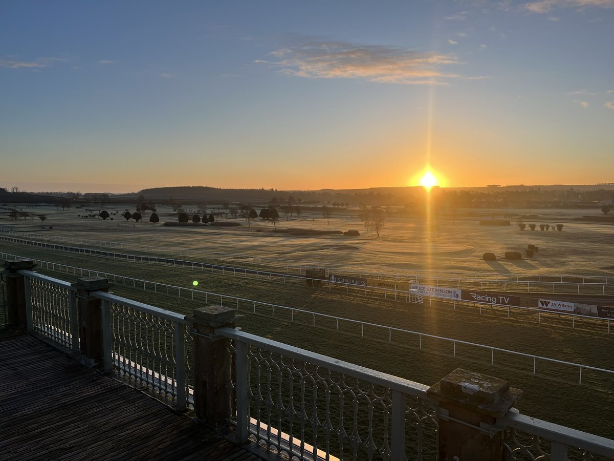 Light frost this morning (-1.4C overnight) @KelsoRacecourse Going remains GOOD TO SOFT. Bright start today before cloudy afternoon and rain this evening (up to 6mm) which could be potentially wintery. Frost sheets being deployed on all take-offs, landings and crossings.
