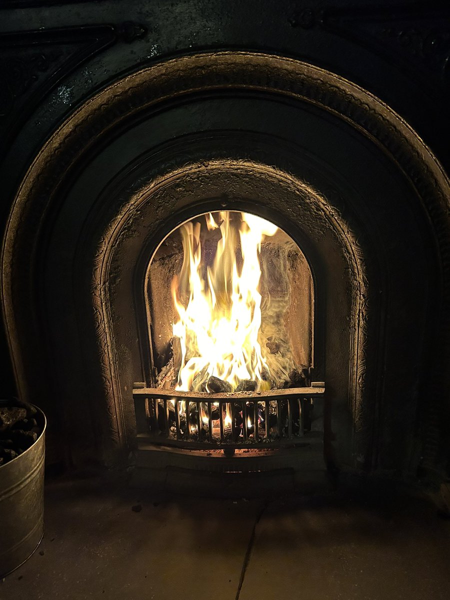 BlakesTheHollow's tweet photo. #ThankBlakesItsFriday
Spring hasn’t sprung yet but we’ve got you covered with
a roaring fire,
creamy pints,
Hollow promotions from 4pm.
Trad music from 10pm.
#Fermanagh #Enniskillen #LiveMusic #OpenFire #RoaringFire #GreatPints #Guinness https://t.co/jMmZdiP8eH