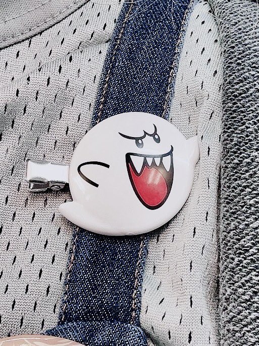 【入荷情報🧸】
スーパーマリオのとってもかわいいヘアクリップが入荷しています❣️

種類はスーパーキノコ、ハテナブロック、クリボー、テレサの四種類

当店スタッフも着用しています😎
テレサがお気に入り👻

3階にて発売中❣️ぜひお立ち寄りください🫶