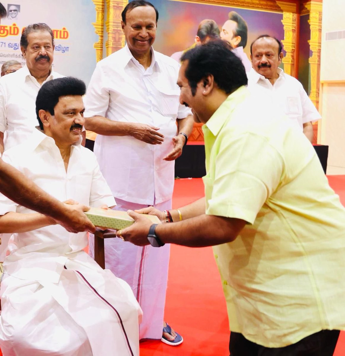 Met the Honourable CM of Tamilnadu @mkstalin gaaru and wished him on his 71st Birthday. Happy Birthday, Sir 💐 #CM #Tamilnadu #TamilnaduCM