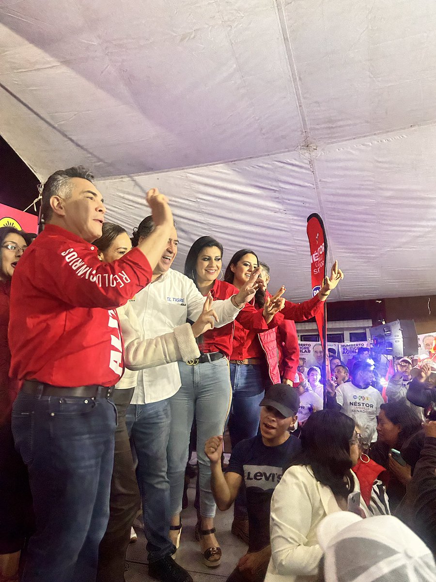 DelfinaPozosV's tweet photo. Desde Cuautlancingo Iniciamos la campaña a Presidenta de la República con @XochitlGalvez, a Senadores con mi amigo @NestorCamarillo y a Diputados Federales con @FerPozosR, @jossaolmo, @Victorherrerapz, @RickCruzYCelis, Ricardo Giorge @JoseJuanEsp y Sergio Galicia Baltazar… https://t.co/3rBxATi7tL