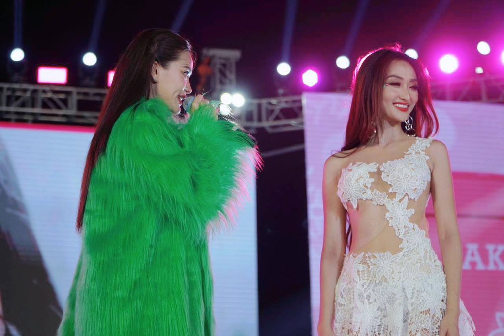 lingling-k♡︎ (@kimkimm_kk) on Twitter photo I love your face P'fa 🥰💚💎
DELIGHTFUL TO ENGFA01
#อิงฟ้ามหาชน #EngfaWaraha <a href="/EWaraha/">Engfa Waraha (ตัวจริง)</a>
#PichVoteySaravody #pichy <a href="/PichyVotey/">Pich Votey</a> #engpich I love your face P'fa 🥰💚💎
DELIGHTFUL TO ENGFA01
#อิงฟ้ามหาชน #EngfaWaraha <a href="/EWaraha/">Engfa Waraha (ตัวจริง)</a>
#PichVoteySaravody #pichy <a href="/PichyVotey/">Pich Votey</a> #engpich
