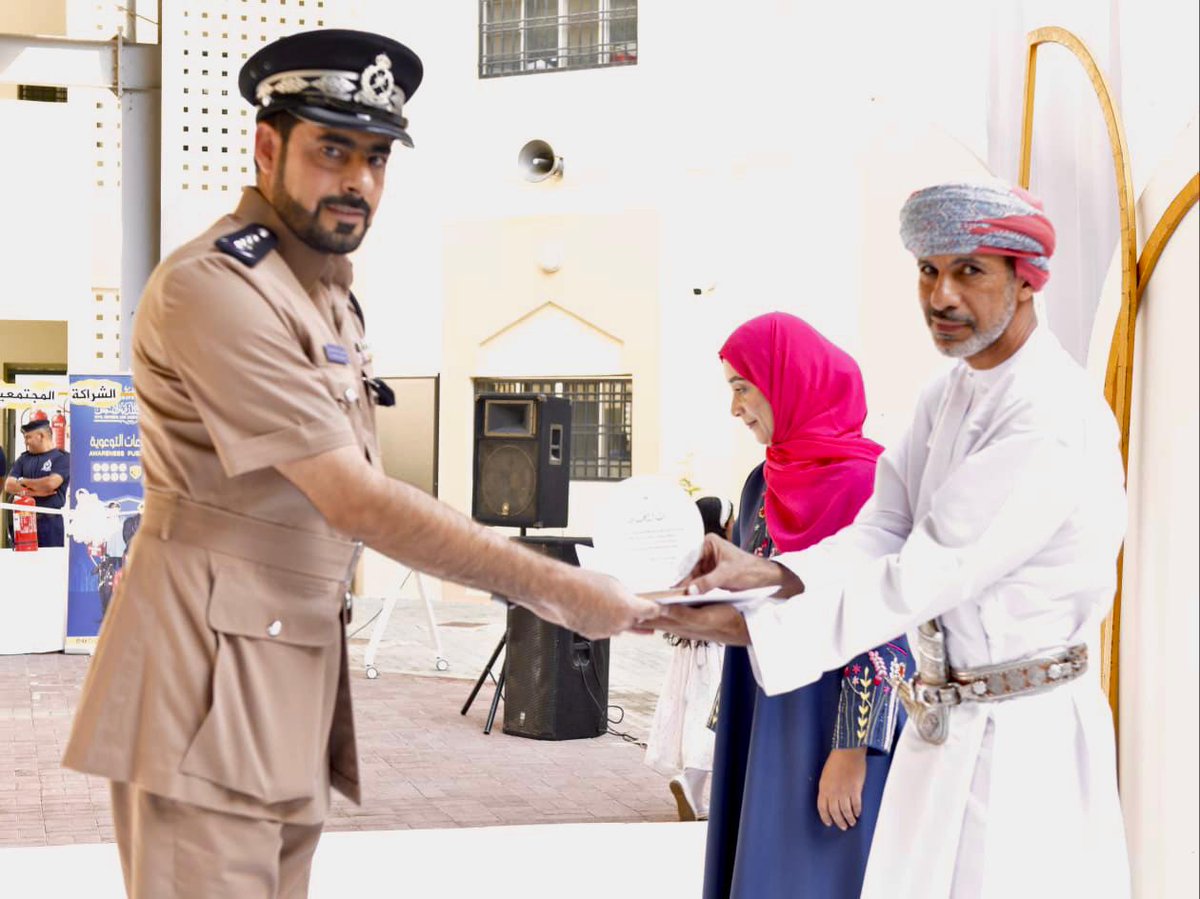 📸 |• #تعليمية_مسقط 
برعاية المكرم الدكتور محمد بن حميد الوردي عضو مجلس الدولة مدرسة بساتين المعرفة للتعليم الأساسي  تقيم ملتقى الشراكة المجتمعية بمشاركة ١٨ جهة حكومية وخاصة ، يهدف الملتقى الى ايجاد شراكة مجتمعية فاعلة بين المدرسة والمجتمع المحلي صاحب الملتقى ورش ومعرض طلابي