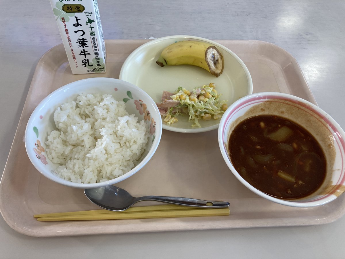 久しぶりに給食いただきました〜訓子府中学校にてギター授業。地域で何かお手伝いや貢献出来る事をさせて頂けるのはありがたい事です。ホラネロと小学生時代に一緒に曲作りした生徒さんが何人もいて楽しく授業出来ました！#オホーツクtwitter会