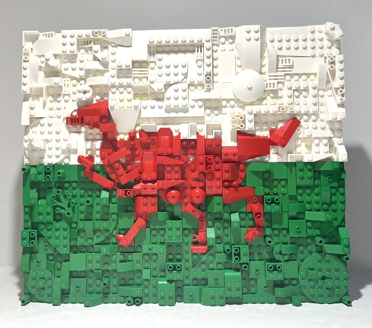 hat_follow's tweet photo. Not a hat but a very happy #StDavidsDay everyone. #Wales #Lego #ymaohyd #cymru https://t.co/fl4KwFzCcD