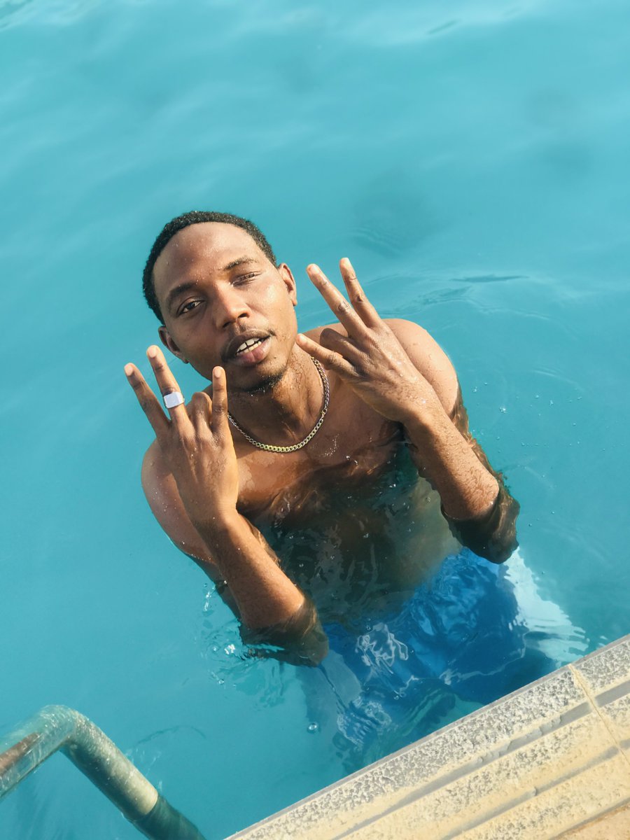 jhaywonderx's tweet photo. Swimming is the best kind of therapy 🤍 
If you’re seeing this,May everything work out for you with ease this new month 
Pls keep tappin Desire on YouTube ▶️
https://t.co/KxwakyYDNd 
#familycastlemusic #YoungDon #Desire #Afrobeats https://t.co/ovwqsBIvo8