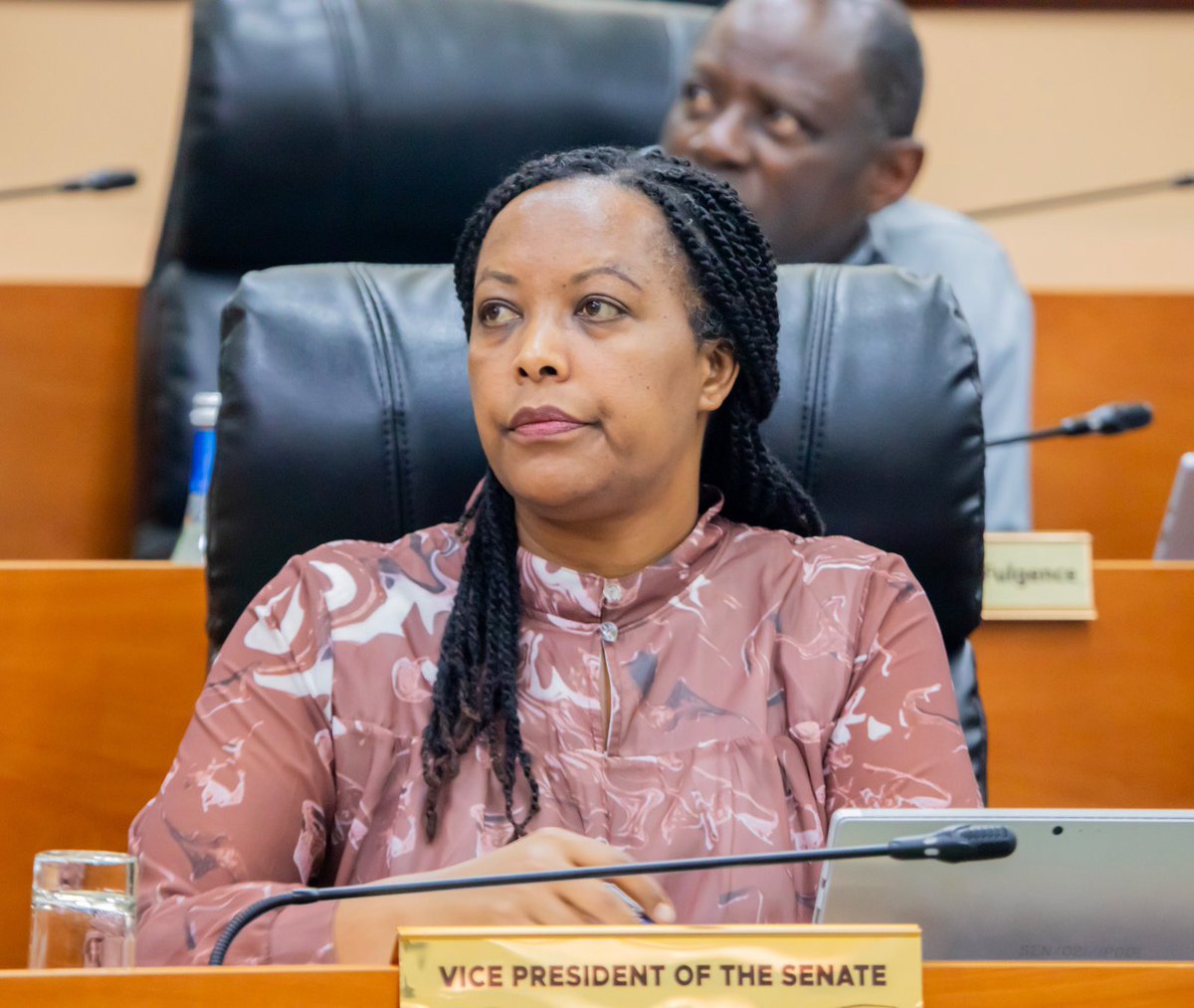 Rwanda Parliament (@rwandaparliamnt) on Twitter photo Komisiyo y'Ububanyi n'Amahanga, Ubutwererane n'Umutekano muri Sena iri kungurana ibitekerezo na Minisitiri w'Ubutabera <a href="/eugirashebuja1/">Dr. Emmanuel Ugirashebuja</a> ku ngingo ijyanye no kohererezanya abakurikiranyweho ibyaha hagati y'u #Rwanda n'ibindi bihugu.
Iyi nama yatumiwemo Abasenateri bose. Komisiyo y'Ububanyi n'Amahanga, Ubutwererane n'Umutekano muri Sena iri kungurana ibitekerezo na Minisitiri w'Ubutabera <a href="/eugirashebuja1/">Dr. Emmanuel Ugirashebuja</a> ku ngingo ijyanye no kohererezanya abakurikiranyweho ibyaha hagati y'u #Rwanda n'ibindi bihugu.
Iyi nama yatumiwemo Abasenateri bose.