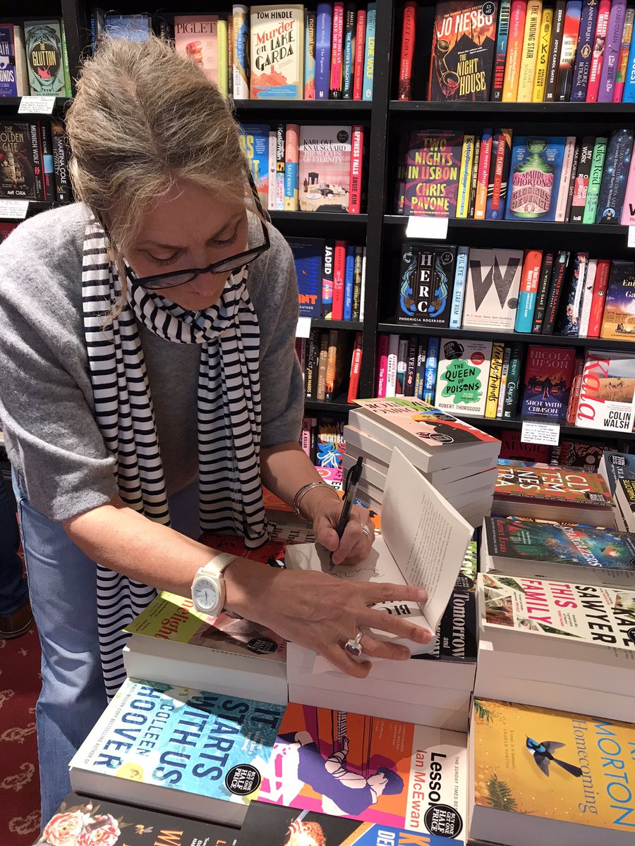 Signing copies of #BecomingLizTaylor in my home town on paperback publication day (Still pinching myself) Thanks @waterstonestaun for making me so welcome🥰