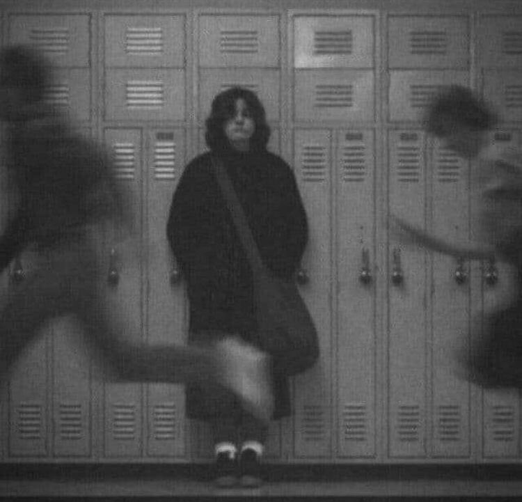 itzraxa's tweet image. وجُود کی بساط پر ____بڑی عجیب مات تھی , 
گُماں بچا کے رکھ لیا ، یقیں لُٹا کے چل پڑے !🥀