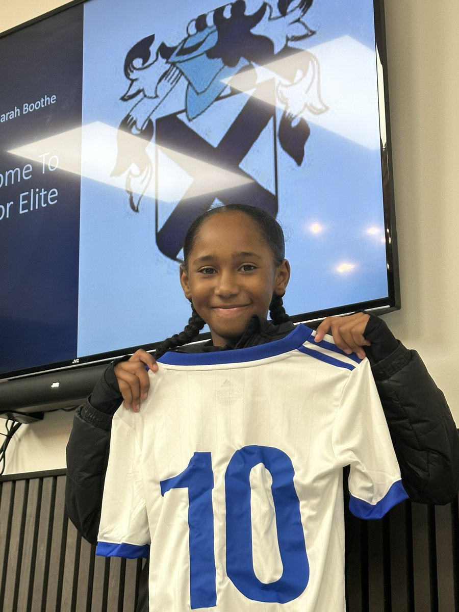 JuniorEliteFC's tweet image. ⚽️ | JUNIOR Elite are proud to announce our 3rd female player. The super talented and wonderfully gifted young Amarah Boothe

We are excited to be part of your journey - good luck Amarah!

#WeAreElite #DevelopmentGurus #10 #ESR #EmileSmithRowe @TandridgeYFL @KentYouthLeague