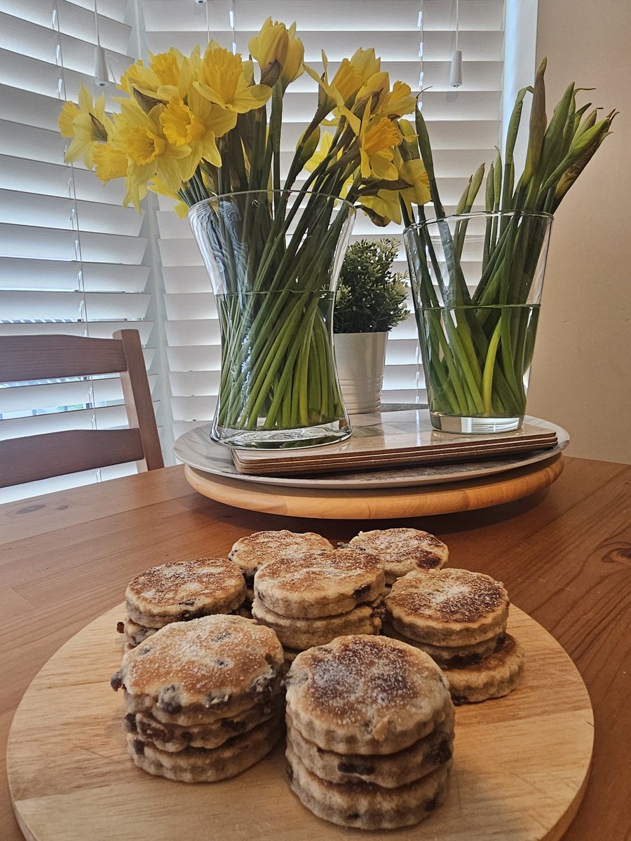 Traditional Welshcakes for St. Davids Day 😊🥰🏴󠁧󠁢󠁷󠁬󠁳󠁿 #StDavid #DyddGwylDewi #PicauArYMaen