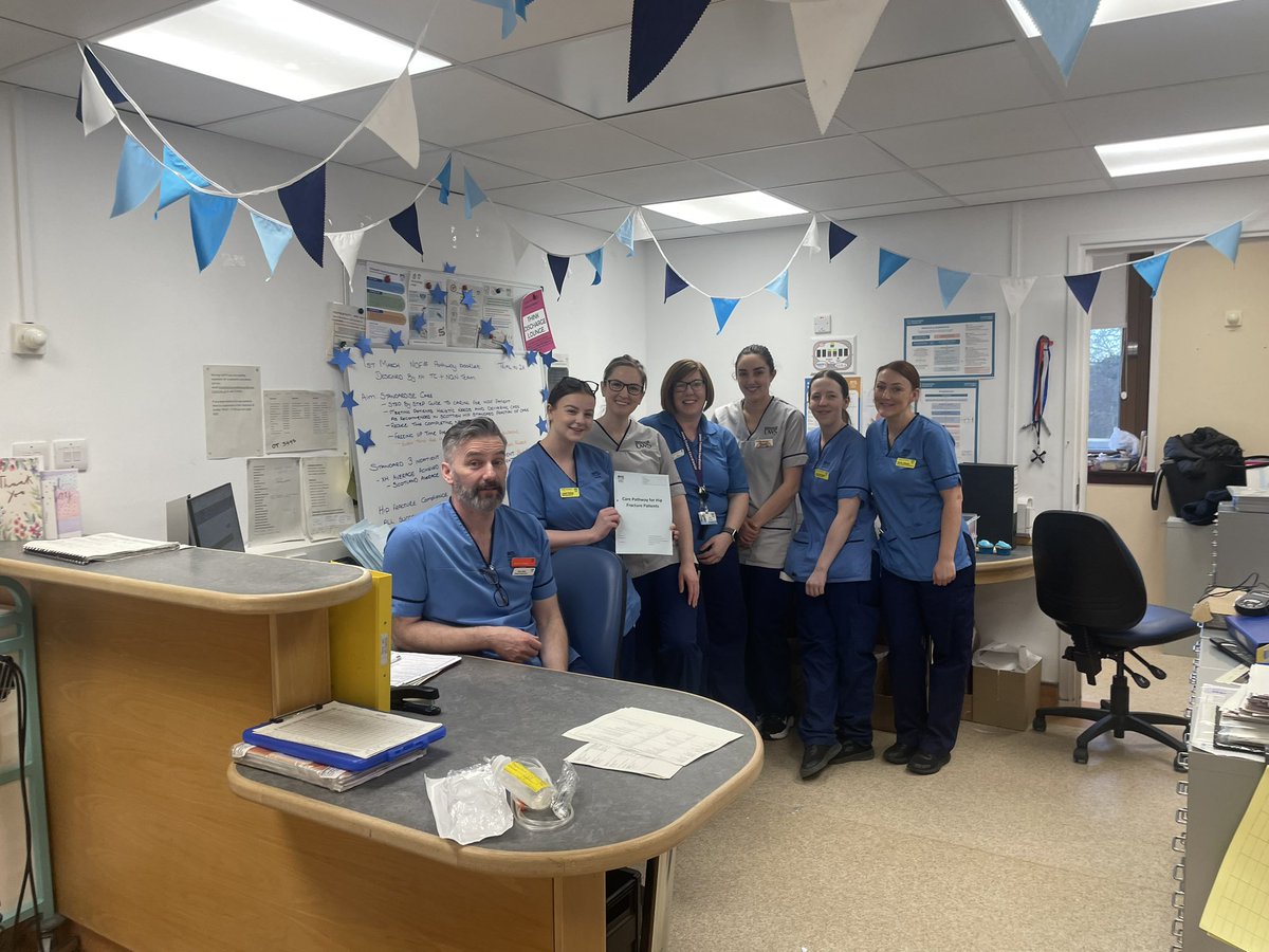 Trail of the New Hip Fracture booklet in XH Ward 2A! Designed by the T&O NQN working group. #scottishhipfractureaudit #gettingitright #teamwork #XHNQNworkinggroup #Ward2A #cakesforbreakfast @Steviejmackay @ShirleyWirley7 @kirstymward @KarenAdam13 @NHSAAQI @NHSaaa