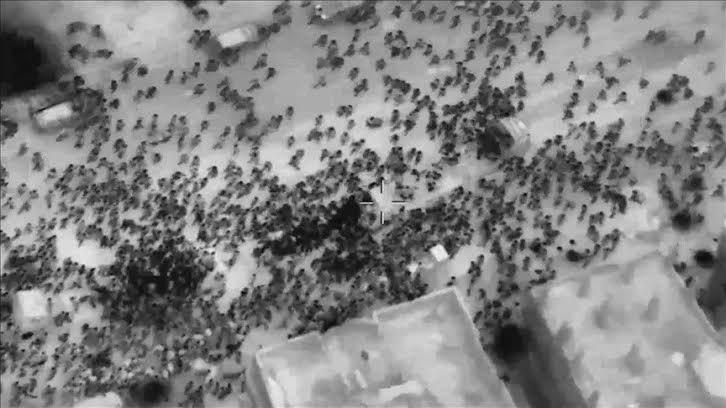 AMAÇ PUSUYDU

Terör örgütü İsrail
Gazzeli mazlumlar arasında un dağıtılacağı yalanını yaydı

Un almak için söylenen yere gelenlere siyonist teröristler ateş açtı.

Un almaya giden 150’den fazla kişi şehid oldu.

1000’den fazlası ise yaralı.

Bu halka pusudur!
Alçaklığın dibidir!