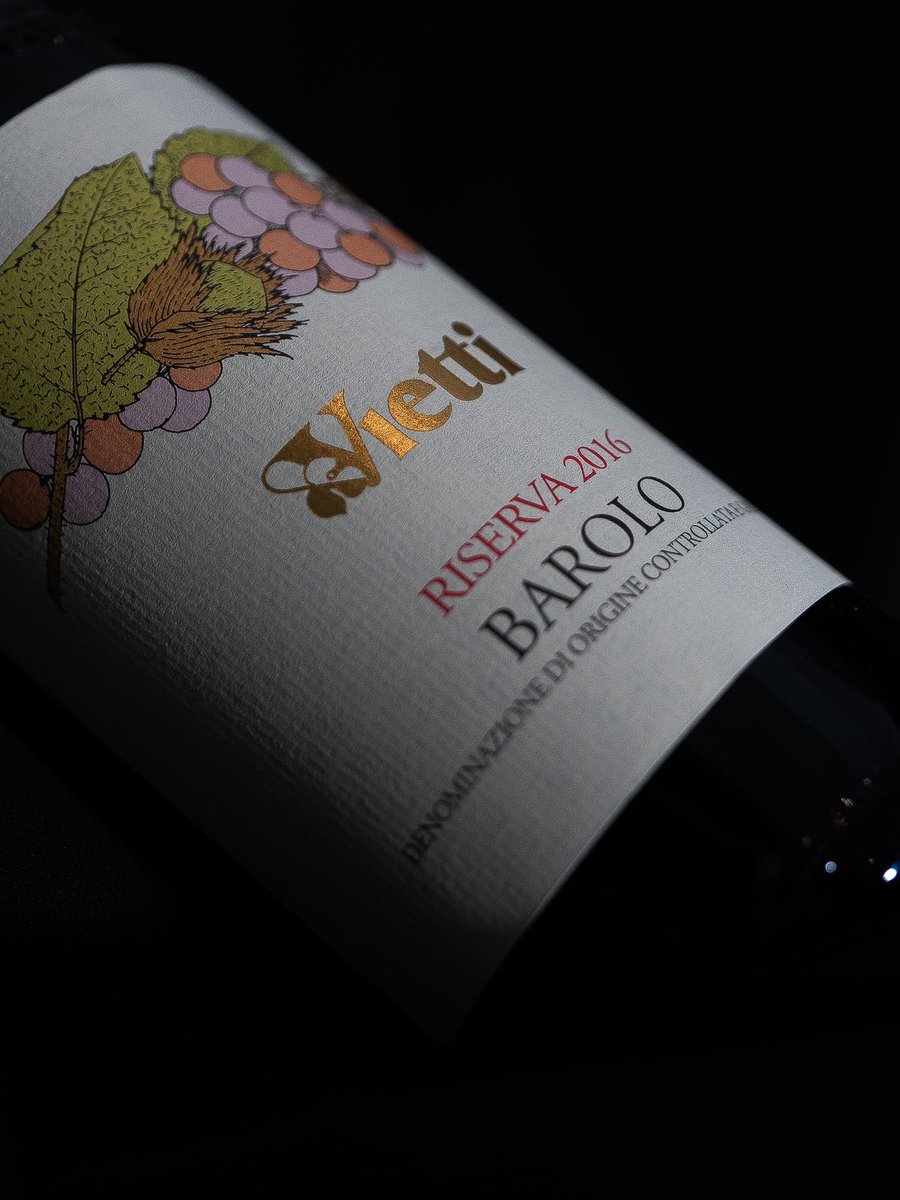 🍷  Barolo Riserva is the result of constant tasting and experimentation both in the cellar and in the countryside. A blend of different vineyards, Barolo Riserva is the exaltation of the classic Barolo - a selection of selections. 

#vietti #barolo #barolowine #winery