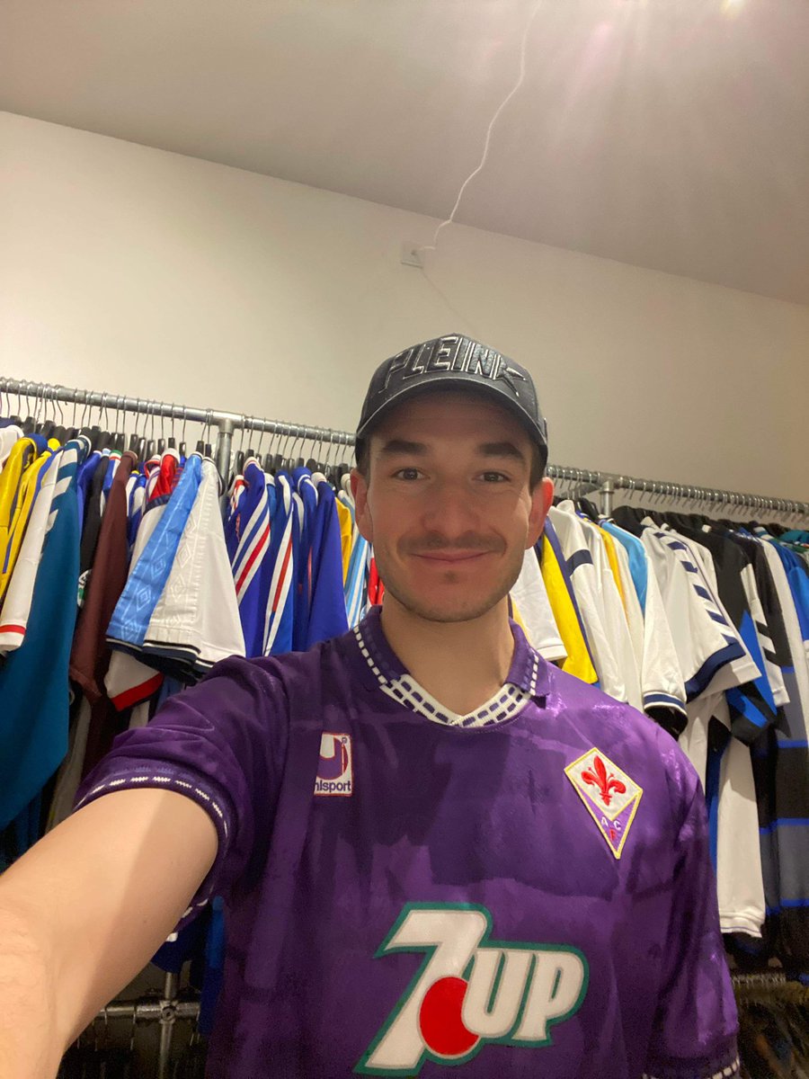 Ikke god til selfies, men vigtigt formål.
Fiorentina 93/94 med Stefan Effenberg 😜
Du kan donere på 440888 som går til børnecancerfonden. God weekend! 
#fodboldtrøjefredag