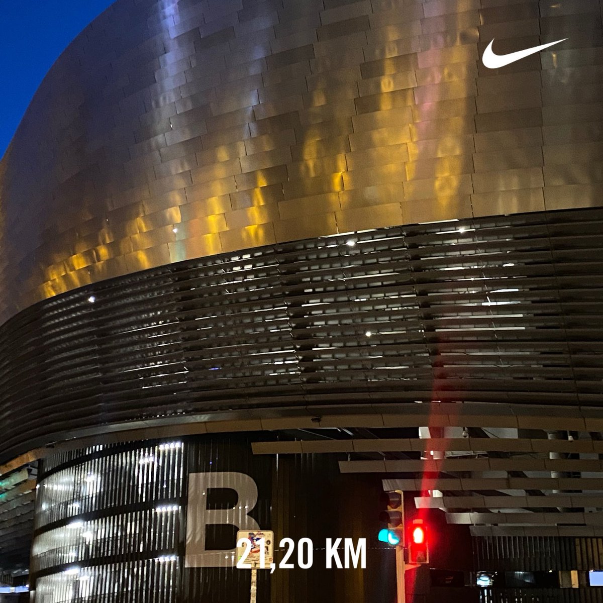 Media maratón mañanera para ir preparando ya la ⁦<a href="/RNRmadmaraton/">Zurich RNR Running Series Madrid</a>⁩ 😅👟🏃🏻🏃🏻 Ha corrido 21,20 kilómetros con Nike⁠ Run Club #nrc #nikerunning #running #bernabeu ⁦⁩