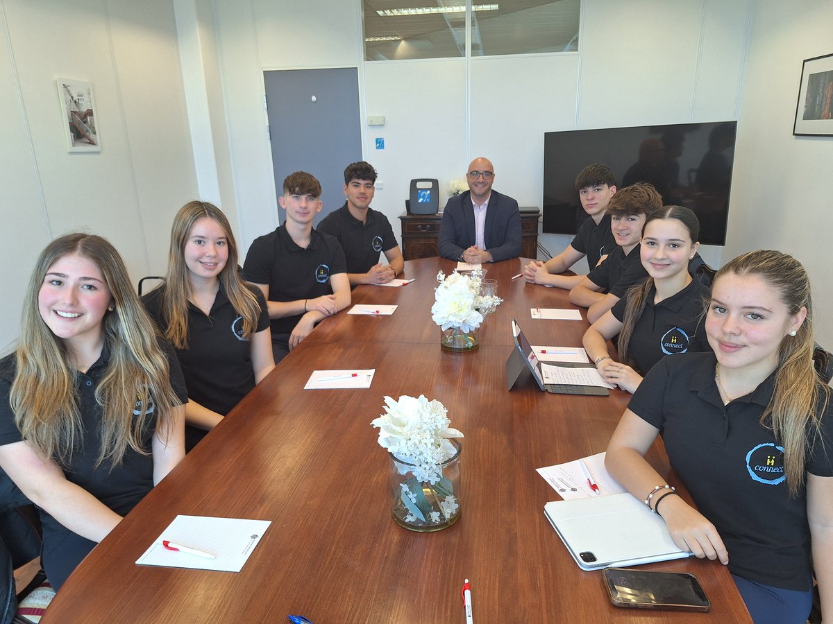 Connect, part of the Young Enterprise programme, met with Minister Santos to discuss their product, a book on ‘One Disability Many Abilities’. Looking forward to their book being printed in just a few days, they told Minister all about their business plan, marketing and ideas.