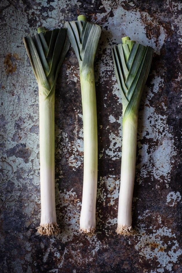 Happy St David's Day/ Dydd Gŵyl Dewi Sant hapus! 🏴󠁧󠁢󠁷󠁬󠁳󠁿
Welsh folklore tells us the leek can alleviate childbirth pains, predict the future, protect in battle, shelter from lightning and repel evil spirits.
A handy vegetable to wear with pride!
#StDavidsDay #Wales #DyddGŵylDewiHapus