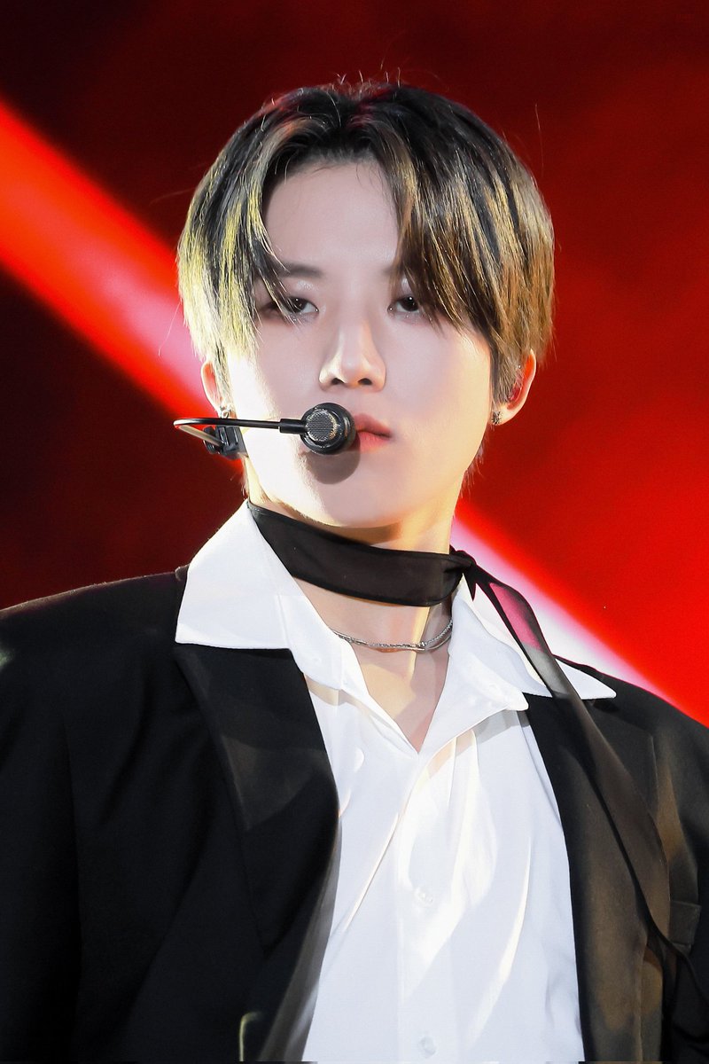 geonusdebut's tweet photo. How I met him          and im still here https://t.co/Yb6le5sjnt