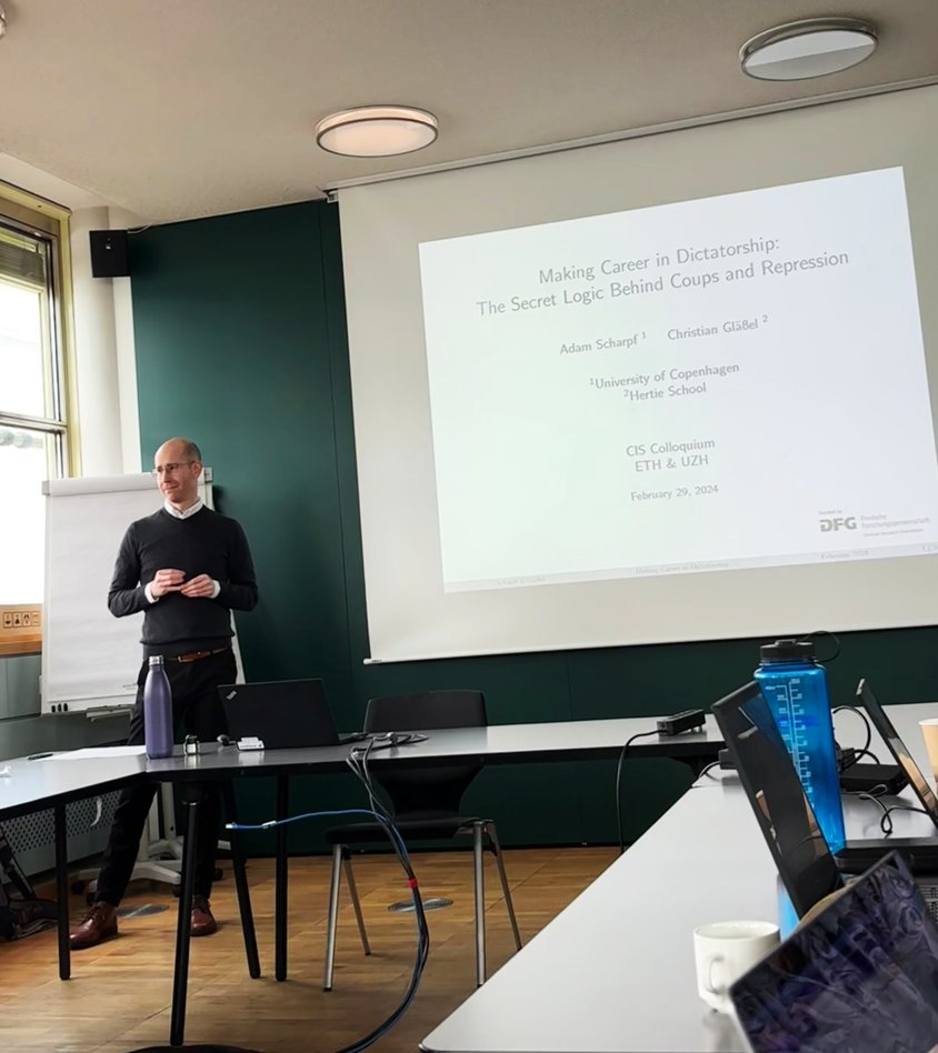 I had a fantastic day yesterday: Presented my book project at the @ETH / @UZH_ch CIS colloquium (@CIS_ETH_UZH), met great people, received excellent feedback and was able to spend a few lovely hours in the sun. Many thanks for the invitation, @IPZ_ch! Picture by @NataliaUmansky