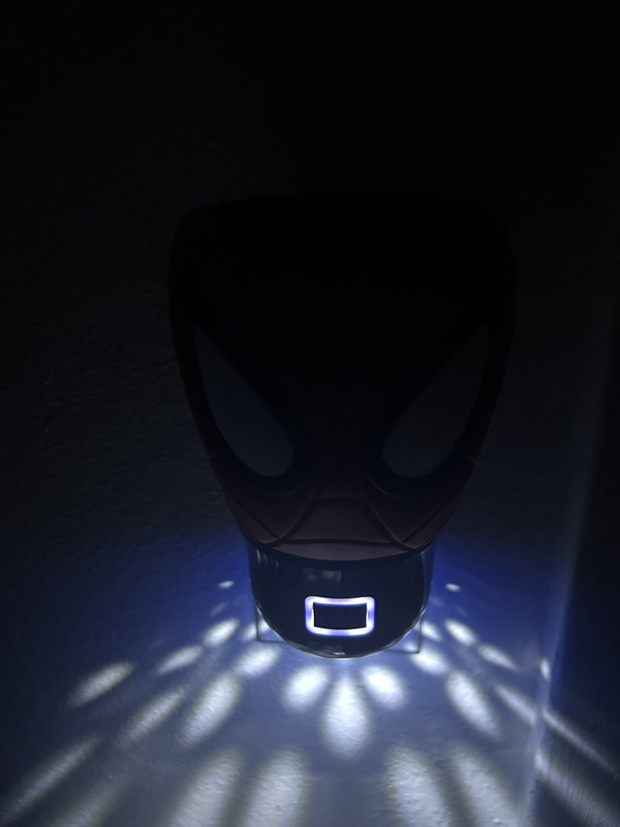 Exciting updates in the clearance section of my website! Check out the Spider–Man Scentsy Wall Fan Diffuser with Light and its lightless counterpart. Act fast, while supplies last! 🎉🛍️ 

galaxybars.scentsy.us/shop/c/4480/cl…

#spiderman #galaxybars  #pods #life #clearancesale