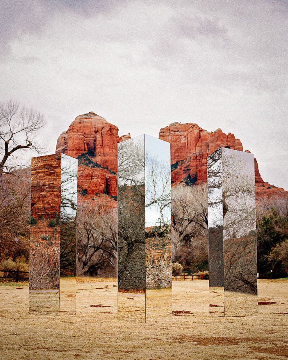 THEFARMparis's tweet image. 🕳 #DesignFocus : mirror monoliths reflect arizona natural parks in owen brown's award-winning short film
♟ Myrto Katsikopoulou via @designboom
••• dezeen.com/2024/02/21/stu…