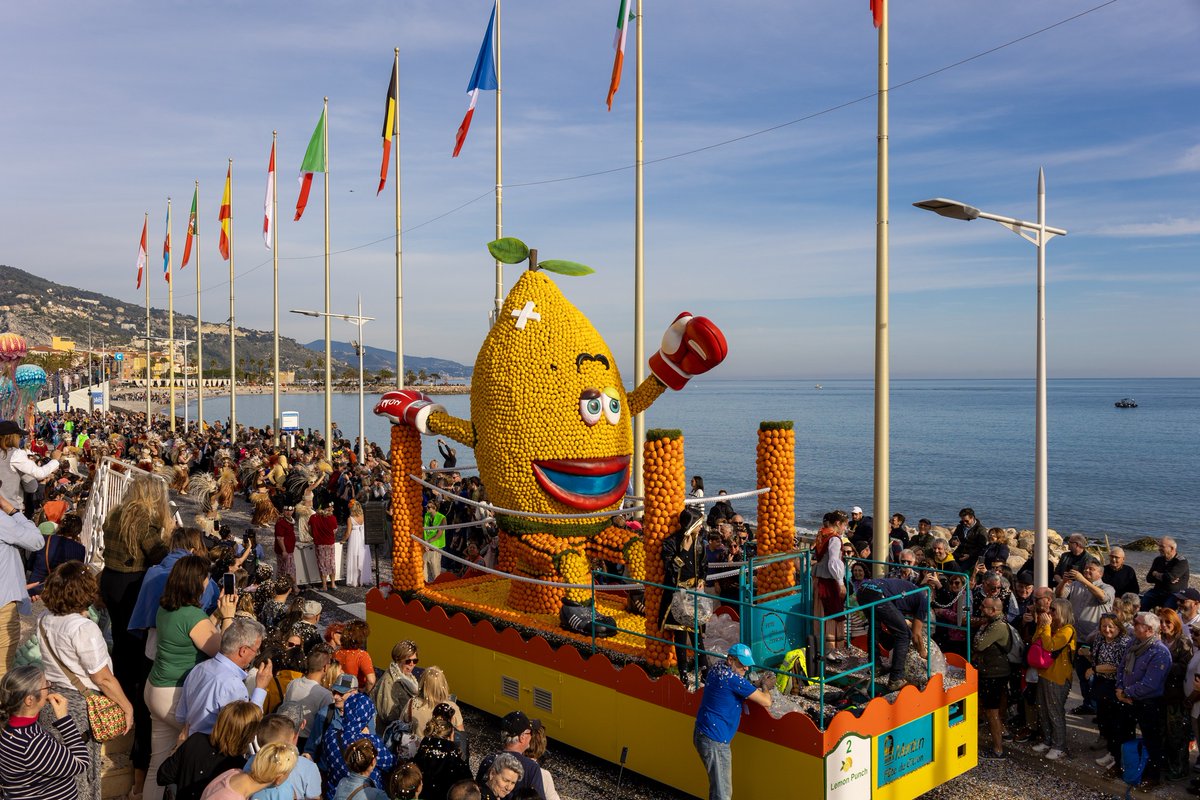 VisitMonaco's tweet image. This weekend sees the culmination of two unique events on the French Riviera: Nice Carnival and the 90th Fête du Citron in Menton. 

Monaco is right in the middle, making it the ideal base from which to visit both! 

#VisitMonaco #CarnavalNice #FêteDuCitron