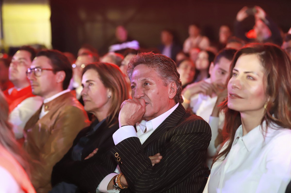 JuanJoseFrangie's tweet photo. Nada de lo que pueda expresar aquí será suficiente para felicitar y desearle lo mejor a @PabloLemusN en su campaña. 🫶🏼

Amigo, no solo lo sé, me consta que estás a la altura para gobernar Jalisco en beneficio de su gente, porque si algo hemos aprendido juntos es de trabajo en equipo.

Sabes que cuentas siempre conmigo, con Zapopan y con muchísima gente que cree en ti y este movimiento. 🧡

¡Éxito! Se viene mucho trabajo, como nos gusta. ✌🏻