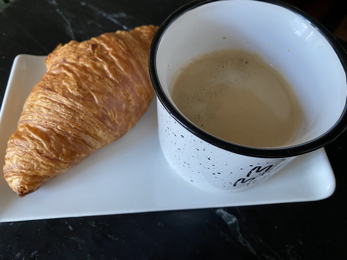 _ChezDaniela's tweet photo. #notawakeyet https://t.co/Rs1RELgW6v