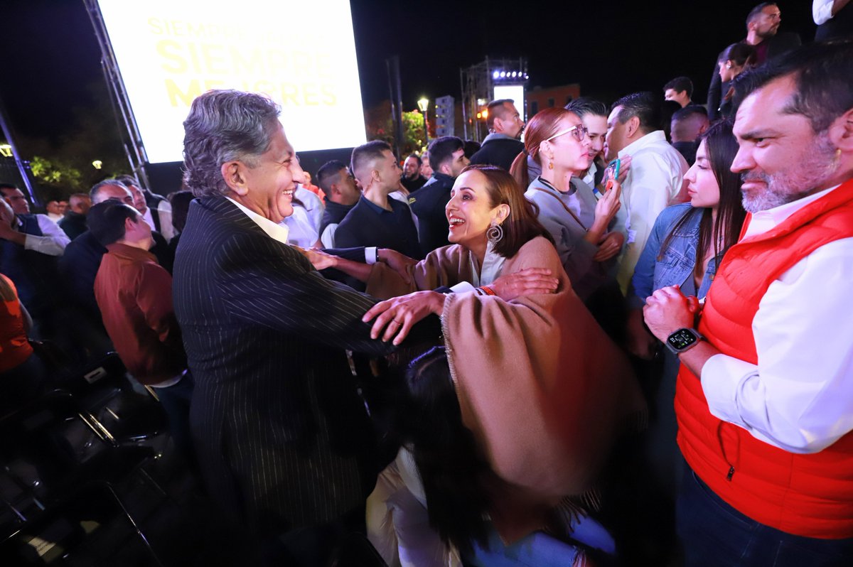 JuanJoseFrangie's tweet photo. Nada de lo que pueda expresar aquí será suficiente para felicitar y desearle lo mejor a @PabloLemusN en su campaña. 🫶🏼

Amigo, no solo lo sé, me consta que estás a la altura para gobernar Jalisco en beneficio de su gente, porque si algo hemos aprendido juntos es de trabajo en equipo.

Sabes que cuentas siempre conmigo, con Zapopan y con muchísima gente que cree en ti y este movimiento. 🧡

¡Éxito! Se viene mucho trabajo, como nos gusta. ✌🏻