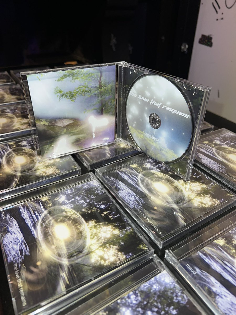 omg look at my CD’s, all grown up😭 

today it’s <a href="/Bandcamp/">bandcamp</a> friday, and on bandcamp fridays, an average of 93% of your money reaches the artist/label (after payment processor fees). 💿🤍💿🤍💿

CD’s + digital release available here: 

maudofficial.bandcamp.com/album/the-love…