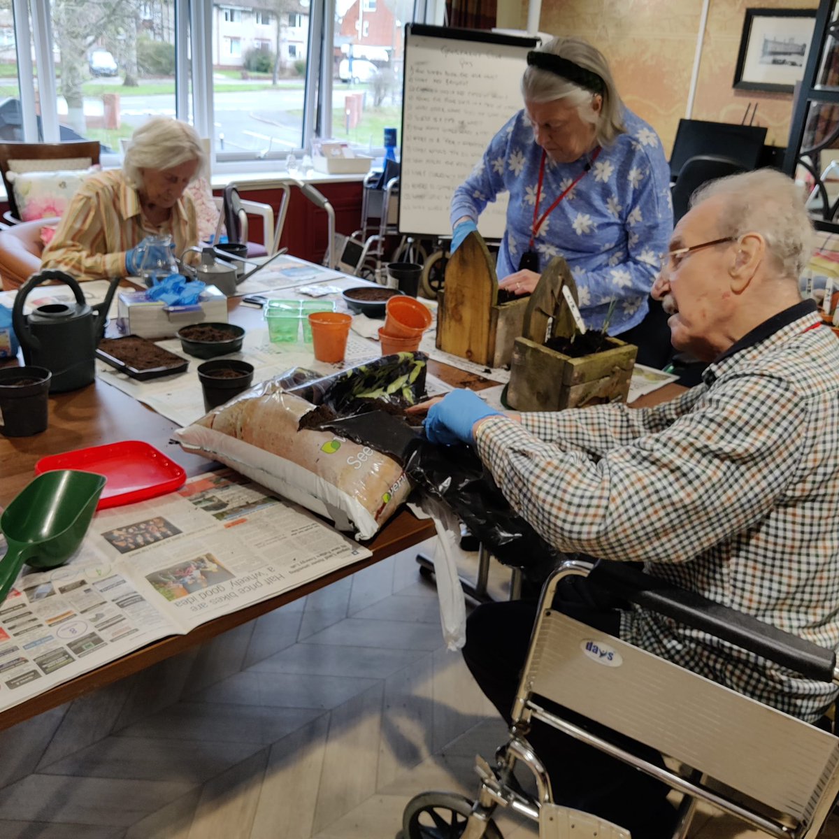 CoverageCare's tweet image. Happy March 1! 

Spring is coming and the Gardening Club at Montgomery House in Shrewsbury have been busy at work planting bulbs and seeds. 🌱

Can&apos;t wait to see these in a few weeks time, they are going to look fabulous! 🌷