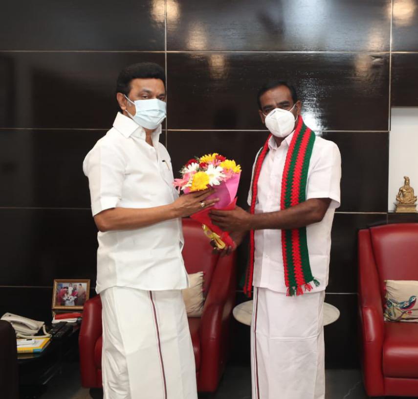 Thaniyarasu_U's tweet photo. இன்று பிறந்தநாள் காணும், தமிழ்நாடு முதலமைச்சர்,திமுக தலைவர், பாசமிகு அண்ணன் @mkstalin அவர்களுக்கு தமிழ்நாடு கொங்கு இளைஞர் பேரவை சார்பாக இனிய பிறந்தநாள் நல்வாழ்த்துக்கள்.நல்ல உடல் ஆரோக்கியத்துடன் பல்லாண்டுகள் வாழ்ந்து மக்கள் சேவையாற்ற வேண்டும்.
@CMOTamilnadu @arivalayam https://t.co/gccvVZw50t