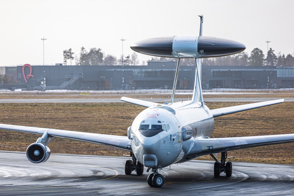 ✈️ 🇳🇴 NATO AWACS is preparing for NORDIC RESPONSE 24 next week. The exercise is part of #STDE24, a series of complex, multi-domain ops across Europe.

With over 90k personnel, it is the largest exercise in decades and a demonstration of NATO’s capabilities.

📸 by: @forsvaret
