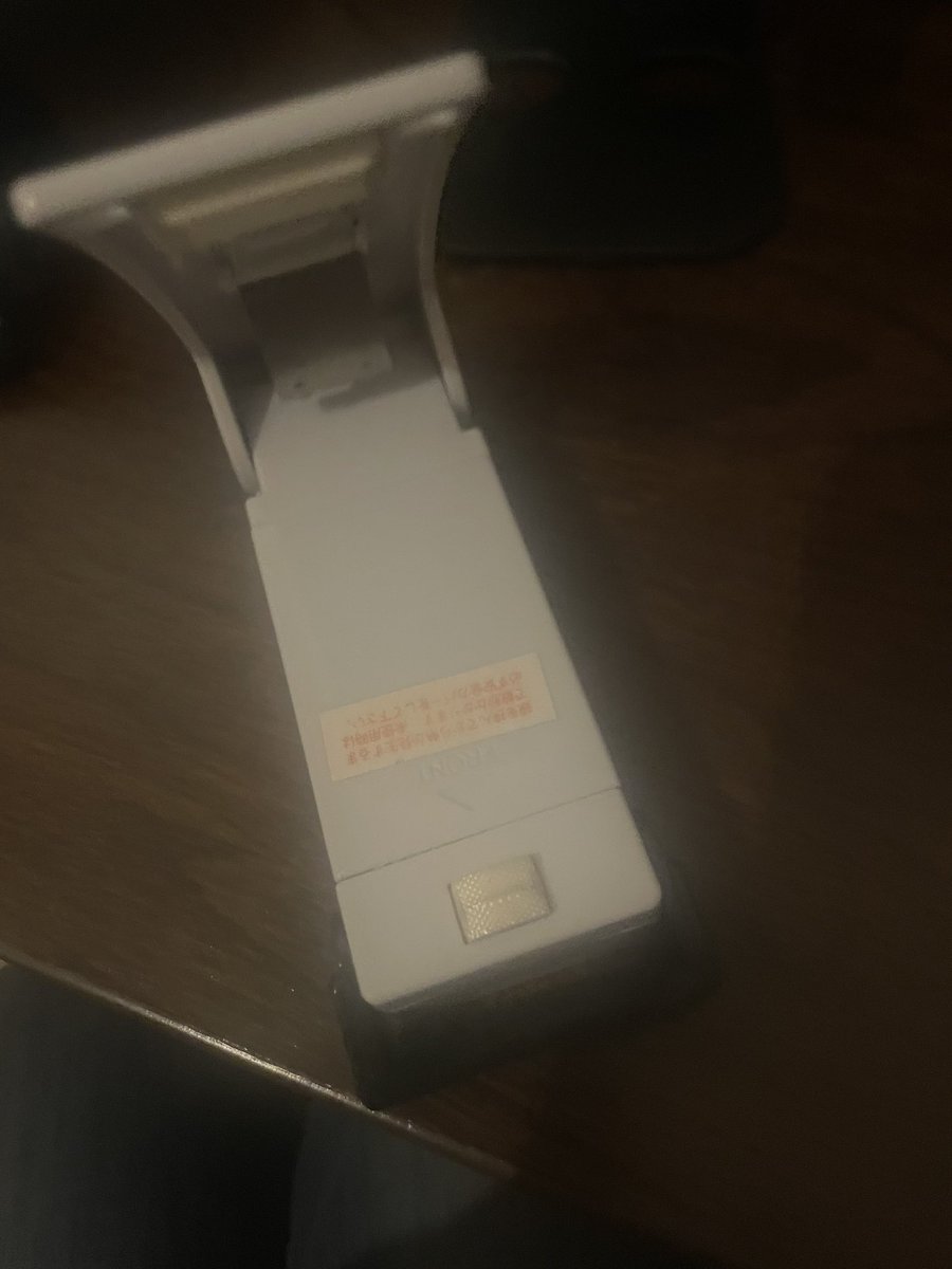 EDO_ch5019's tweet photo. おーい！DAISOさーん！電池の蓋開かないって！！
#イージーシーラー https://t.co/VhInmPOWxr
