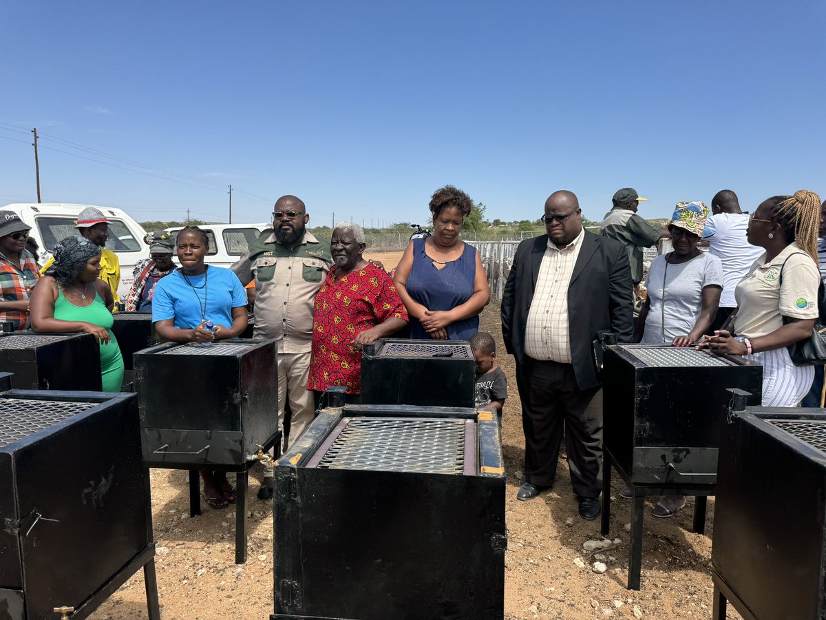 🌟 Celebrating IREMA Kunene Project success! 🐐 EIF, @MAWLR_Nam, and @KuneneGovernor hand over 750 goats and 300 stoves. 🌍🌱 Read more: eif.org.na/post/media-rel… 👏 #IREMAKuneneProject #SustainableAgriculture #Namibia #ClimateAction