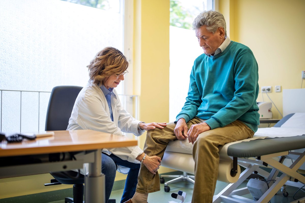 When should we treat knee #osteoarthritis and with which treatments? Linked Comment by Travis Haber (@haber_travis) & Michelle Hall (@halm_michelle) thelancet.com/journals/lanrh…