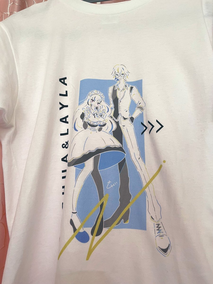 CHII様(@chii_003)に描いていただいためちゃくちゃオシャレで可愛いジョシュレイ見てーッ!アーンド自分用にTシャツと鞄作りました💜ほんっとうかわいいし表情も構図もザ・ジョシュレイすぎて最高〜☺️いっぱい使う!普段はもちろんイベントにも着ていって戦利品沢山入れます👍 