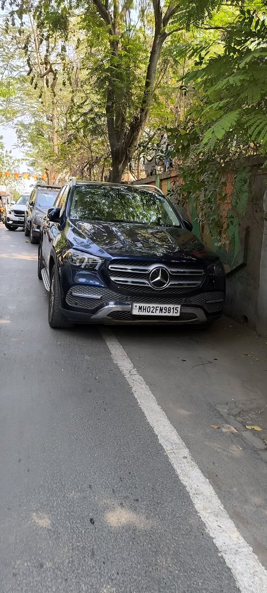sandeeppathak82's tweet photo. Attn @MTPHereToHelp  traffic jam caused by vehicals parked waiting for oberoi school students 
Untill then causes chaos on Mohan Gokhale road Goregaon east Saibaba Complex, https://t.co/lRP4bnp0RM